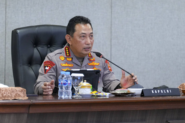 Kapolri Jenderal Listyo Sigit Prabowo memberikan arahan kepada jajarannya dalam video conference di Mabes Polri, Senin (28/10/2024). Foto: Dok. Istimewa