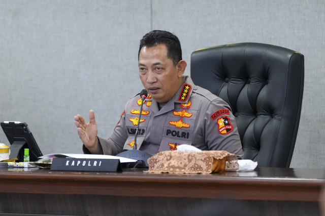 Kapolri Jenderal Listyo Sigit Prabowo memberikan arahan kepada jajarannya dalam video conference di Mabes Polri, Senin (28/10/2024). Foto: Dok. Istimewa