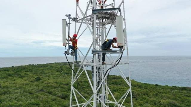 Petugas melakukan optimalisasi jaringan Telkomsel