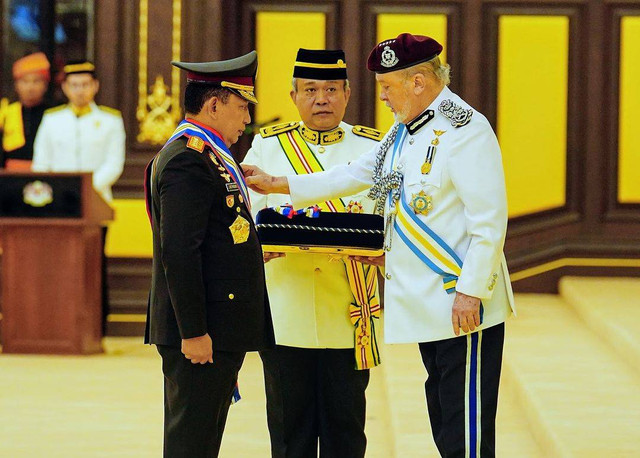 Kapolri Diberi Anugerah Panglima Gagah Pasukan Polis dari Kerajaan Malaysia. Foto: Instagram/ @listyosigitprabowo