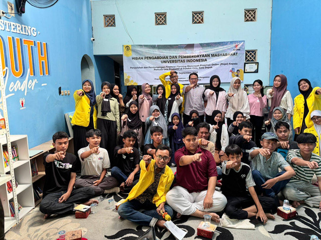 Foto Bersama Peserta Pelatihan dan Tim Pengabdian Masyarakat UI di Biman Foundation, Pondok Cina, Depok