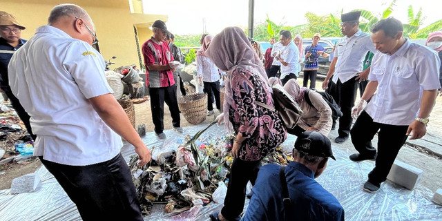 Departemen Silvikultur IPB dan Pemkab Trenggalek Adakan Pelatihan Bak Komposting