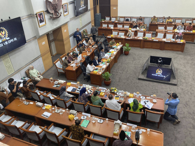 Suasana Rapat Komisi VIII DPR RI bersama Menteri Agama Nasaruddin Umar, di Ruang Rapat Komisi VIII, Komplek Parlemen Senayan, Jakarta Pusat, Rabu (30/10/2024). Foto: Alya Zahra/kumparan 