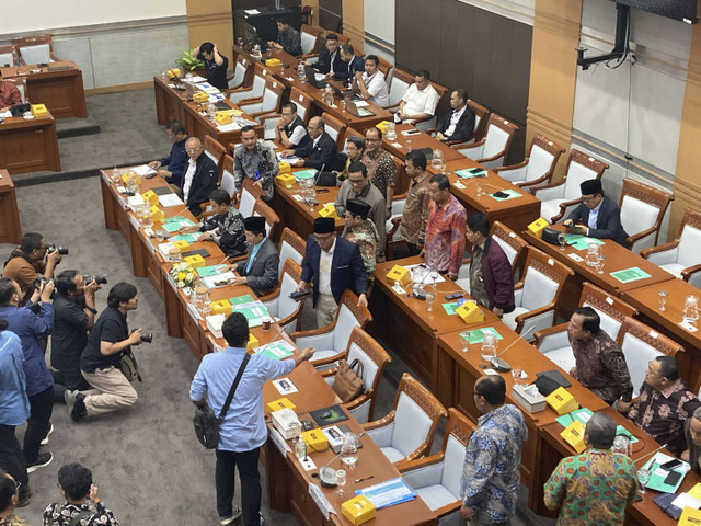 Suasana Rapat Komisi VIII DPR RI bersama Menteri Agama Nasaruddin Umar, di Ruang Rapat Komisi VIII, Komplek Parlemen Senayan, Jakarta Pusat, Rabu (30/10/2024). Foto: Alya Zahra/kumparan 