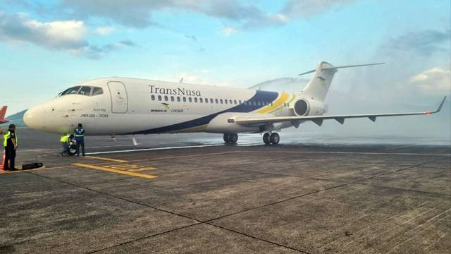 Pesawat TransNusa dari Guangzhou China, mendarat di Bandara Sam Ratulangi Manado.