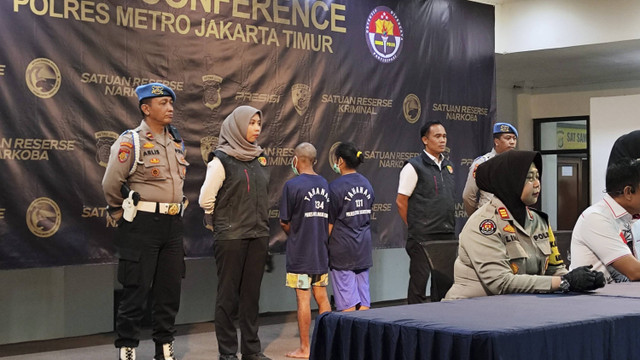 Jumpa pers pengungkapan kasus penganiayaan anak di Polres Metro Jakarta Timur, Rabu (30/10/2024). Foto: Jonathan Devin/kumparan