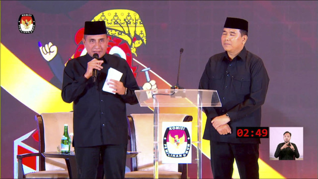 Suasana debat pertama pasangan calon Gubernur dan Wakil Gubernur Sumatera Utara tahun 2024, Rabu (30/10/2024). Foto: YouTube/ KPU PROVINSI SUMUT