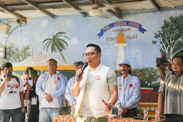 Cagub Jakarta, Ridwan Kamil, melakukan kegiatan blusukan di Pengadegan, Jakarta Selatan, Rabu (30/10/2024). Foto: Dok. Tim Media Ridwan Kamil