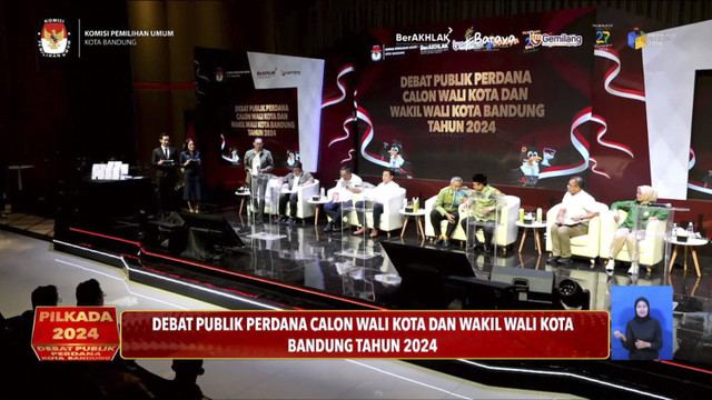 Suasana debat pertama pasangan calon Walikota dan Wakil Walikota Bandung tahun 2024, Rabu (30/10/2024). Foto: YouTube/ KPU BANDUNG KOTA