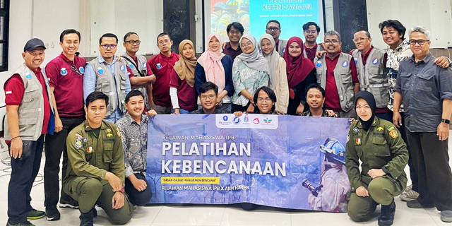 Relawan Mahasiswa IPB University dan ARM HA-IPB Gelar Pelatihan Kebencanaan