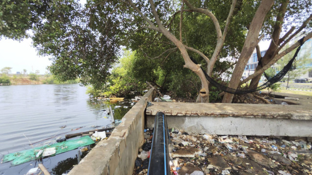 Lokasi penemuan kepala wanita di kawasan Muara Baru, Jakarta Utara, Kamis (31/10/2024). Foto: Jonathan Devin/kumparan