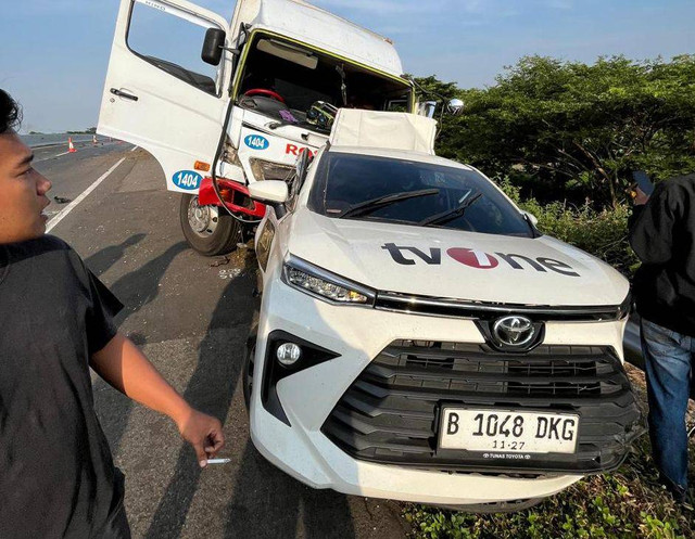 Mobil tvOne yang kecelakaan di Tol Pemalang, Kamis (31/10/2024). Dok: Ist.