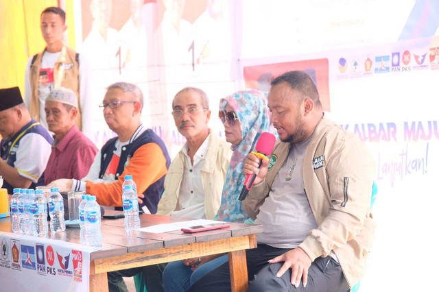 Korlap Relawan Midji-Didi Kabupaten Sanggau, Agus Sudarto saat mendampingi silaturahmi dialogis Calon Gubernur Kalbar nomor urut 1, Sutarmidji di Kabupaten Sanggau. Foto: Dok. Tim Media Midji-Didi