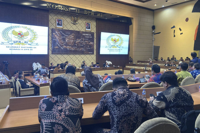 Suasana Rapat Komisi II DPR RI bersama Kementerian Dalam Negeri di Kompleks Parlemen, Senayan, Kamis (31/10/2024).  Foto: Alya Zahra/kumparan 