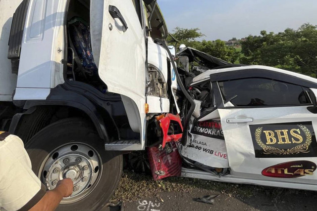 Mobil tvOne yang kecelakaan di Tol Pemalang. Foto: Dok. Istimewa