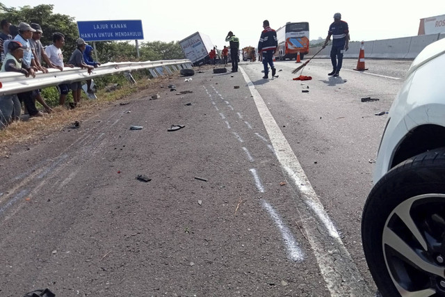 Lokasi kecelakaan mobil tvOne di Tol Pemalang, Kamis (31/10/2024). Foto: Dok. Polres Pemalang