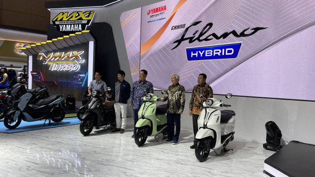 Jajaran sepeda motor Yamaha di IMOS 2024. Foto: Trio Witjaksono/kumparan