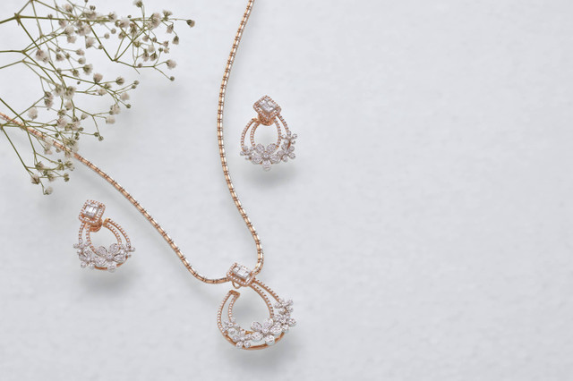 Ilustrasi perhiasan rose gold. Foto: Shutterstock