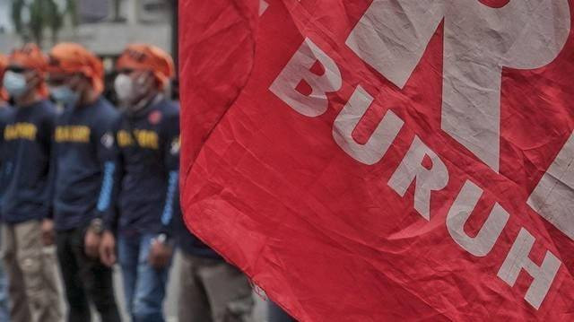 Ilustrasi Massa barisan pelopor dari organisasi serikat buruh Sumsel menggelar aksi demo di depan gedung DPRD Sumsel, Foto: abp/Urban Id