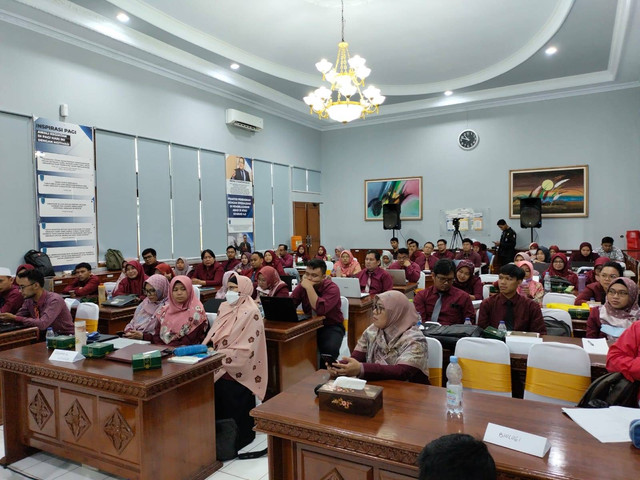 pelatihan peningkatan kapasitas guru di SMA Plus PGRI Cibinong