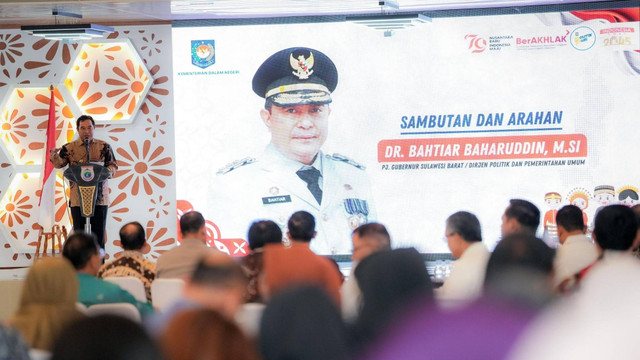 Direktur Jenderal Politik dan Pemerintahan Umum Kementerian Dalam Negeri (Kemendagri) Bahtiar Baharuddin yang juga Penjabat Gubernur Sulawesi Barat. Foto: Dok. Pemprov Sulbar