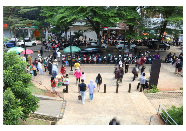 Suasana di Taman Literasi Martha Tiahahu (dokumentasi pribadi)