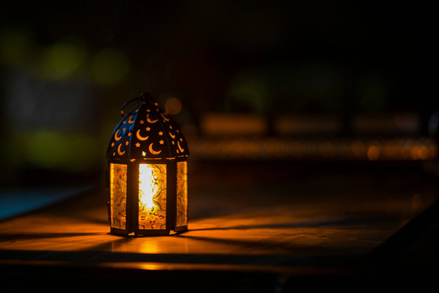 Photo by Ahmed Aqtai: https://www.pexels.com/photo/photo-of-ramadan-light-on-top-of-table-2233416/