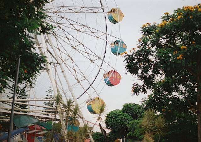 Wahana Jans Park, foto hanya ilustrasi, bukan tempat yang sebenarnya: Unsplash/Imanuel Reza Setyo