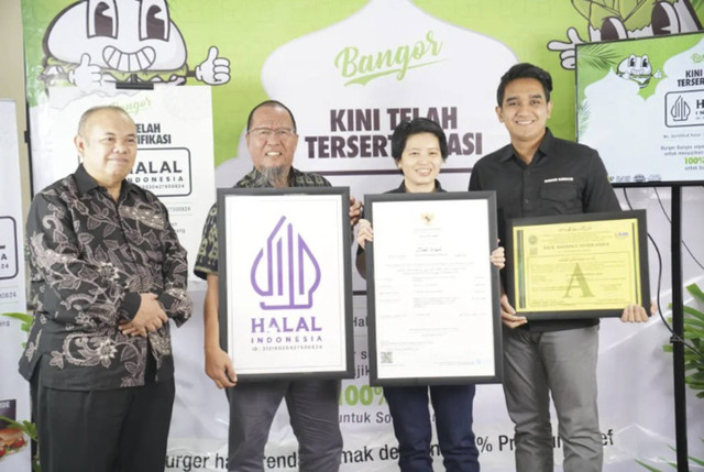 Burger Bangor resmi mendapatkan sertifikat halal dari BPJPH (30/10/24). Foto: Dok. Halal MUI