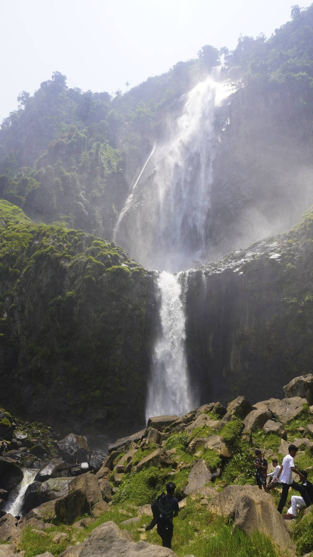 Air Terjun Ponot di Asahan, Sumatera Utara. Foto: Shutterstock