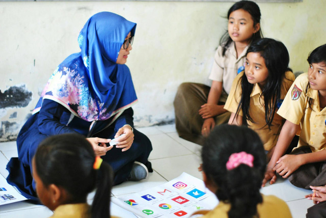 Ilustrasi Bagaimana Sebaiknya Guru Melakukan Tugas Sebagai Pendidik Foto: Pexels