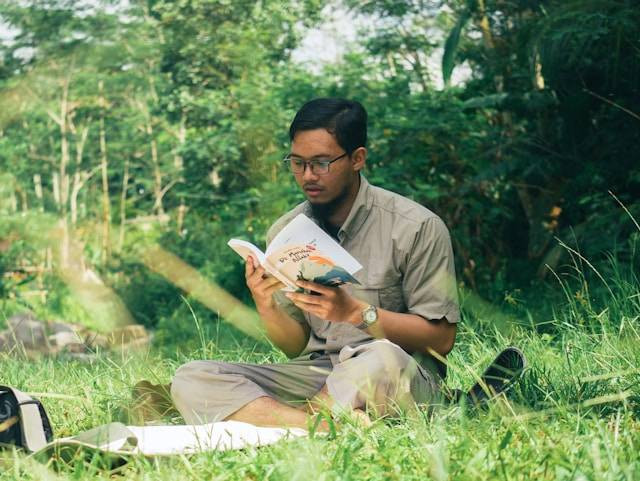 Apa Itu Metode Membaca SQ3R? Foto Hanya Ilustrasi. Sumber Foto: Unsplash.com/Masjid Pogung Dalangan