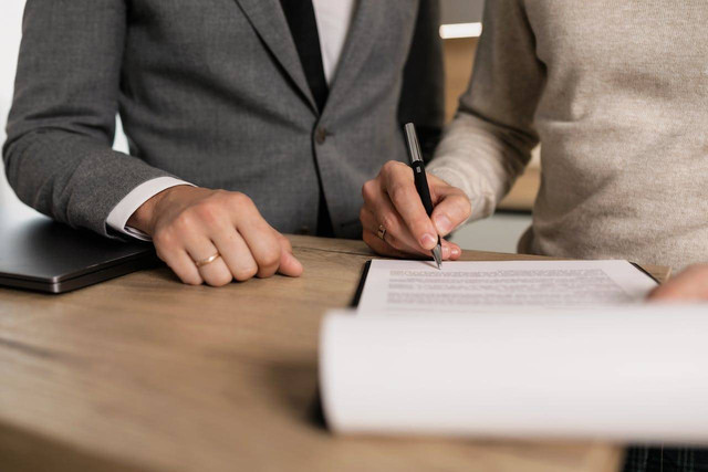 Ilustrasi dokumen letter of intent. Foto: Pexels