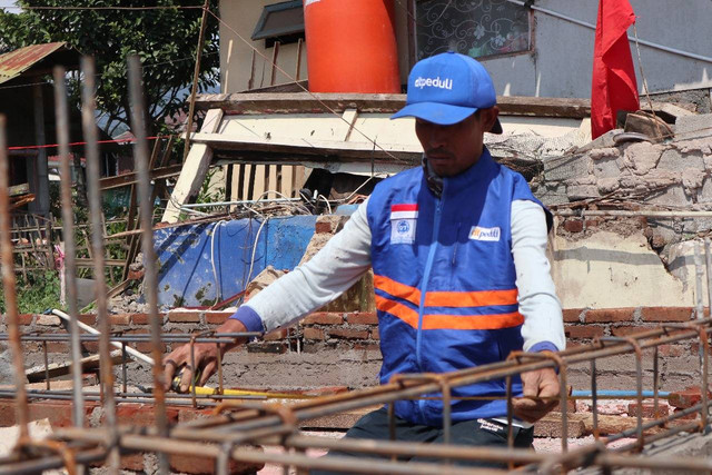 Hadirkan Kenyamanan, DT Peduli Bangun Huntara untuk Korban Gempa di Kertasari