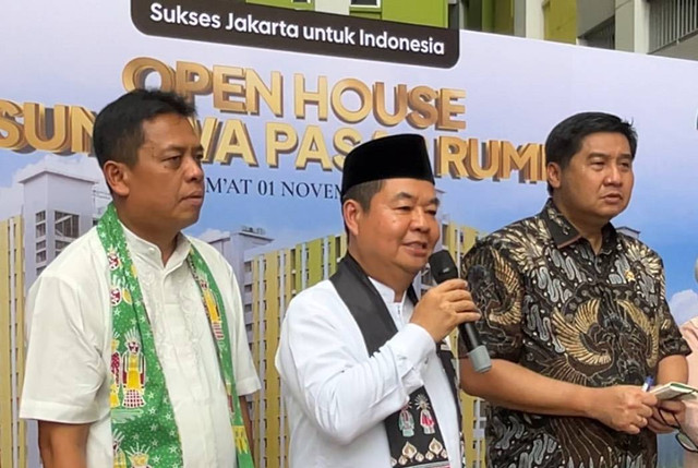 Sekda DKI Jakarta Joko Agus Setyono, Penjabat Gubernur Provinsi DKI Jakarta Teguh Setyabudi dan Menteri Perumahan dan Kawasan Permukiman, Maruarar Sirait dalam gelaran konferensi pers Open House Rusunawa Pasar Rumput, Jakarta, Jumat (1/11).  Foto: Widya Islamiati/kumparan