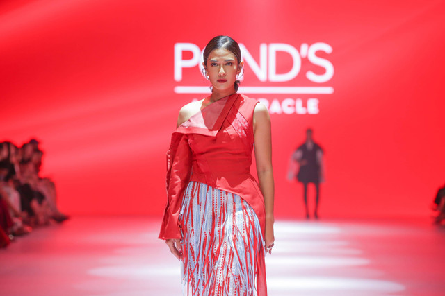 Pond's Gandeng Lima Desainer dalam Gelaran Miracle Runway di Jakarta Fashion Week 2025. Foto: JFW 2025