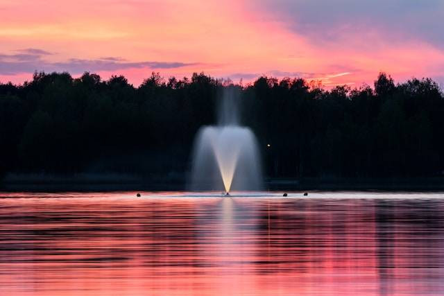 Air Mancur Sri Baduga. Foto hanya ilustrasi, bukan tempat sebenarnya. Sumber: Unsplash/Dawid Zawila