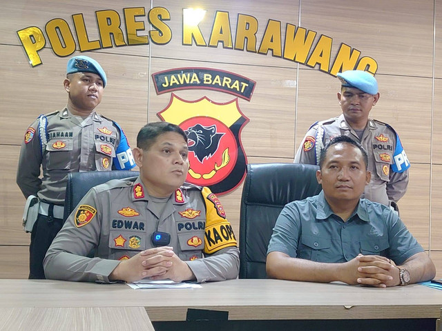 Konferensi pers polisi di Karawang peras warga. Foto: Dok. kumparan