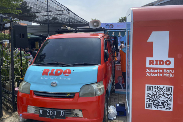 Penampakan mobil curhat Ridwan Kamil-Suswono di Graha Wiranesia, Cilandak, Jakarta Selatan pada Minggu (2/11/2024). Foto: Abid Raihan/kumparan