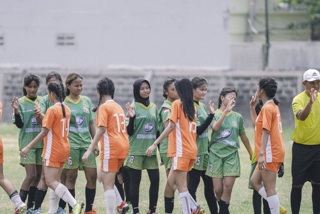 Liga Putri Surabaya 2024 Series 1 digelar di Lapangan Poral, Kota Surabaya, Minggu (27/10/2024).  Foto: Dok. Komunitas Fotografi Bonek