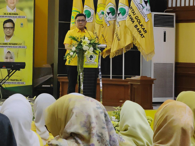 Wakil Ketua Umum DPP Partai Golkar, Tubagus Ace Hasan Syadzily dalam sambutannya saat membuka kegiatan Konsolidasi Organisasi Kesatuan Perempuan Partai Golkar (KPPG) se-Jawa Barat di DPD Partai Golkar Jabar, Jalan Maskumambang, Kota Bandung, Sabtu (2/11/2024). Foto: istimewa