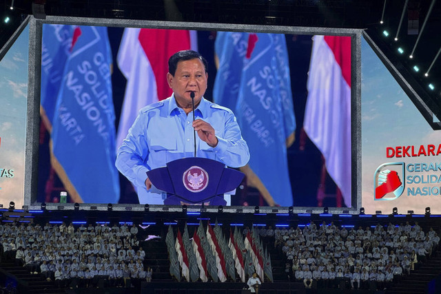 Presiden Prabowo Subianto menyampaikan sambutan saat menghadiri deklarasi Gerakan Solidaritas Nasional (GSN) di Indonesia Arena, Gelora Bung Karno, Jakarta, Sabtu (2/11/2024). Foto: Luthfi Humam/kumparan