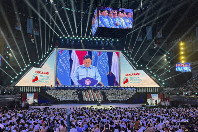 Presiden Prabowo Subianto menyampaikan sambutan saat menghadiri deklarasi Gerakan Solidaritas Nasional (GSN) di Indonesia Arena, Gelora Bung Karno, Jakarta, Sabtu (2/11/2024). Foto: Luthfi Humam/kumparan