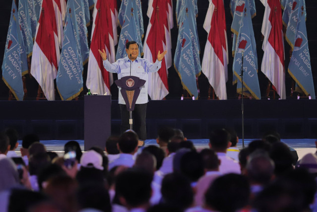 Presiden Prabowo Subianto memberikan pidato sambutan pada Deklarasi Gerakan Solidaritas Nasional (GSN) di Indonesia Arena, Jakarta, Sabtu (2/11/2024). Foto: Jamal Ramadhan/kumparan