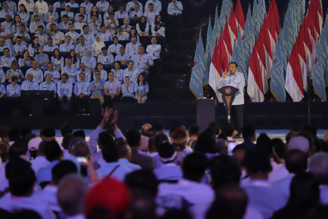 Presiden Prabowo Subianto memberikan pidato sambutan pada Deklarasi Gerakan Solidaritas Nasional (GSN) di Indonesia Arena, Jakarta, Sabtu (2/11/2024). Foto: Jamal Ramadhan/kumparan