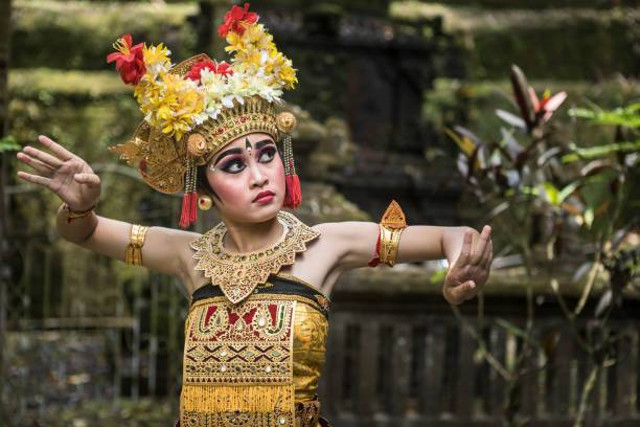 Ilustrasi Tari Tradisional Sumatera Selatan, Foto: Unsplash/joakimbkk.