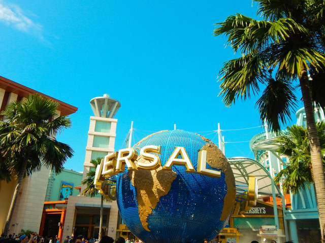 Wahana Universal Studio Singapore. Foto Universal Studio Singapore. Sumber: Unsplash/Akhsay Janjire