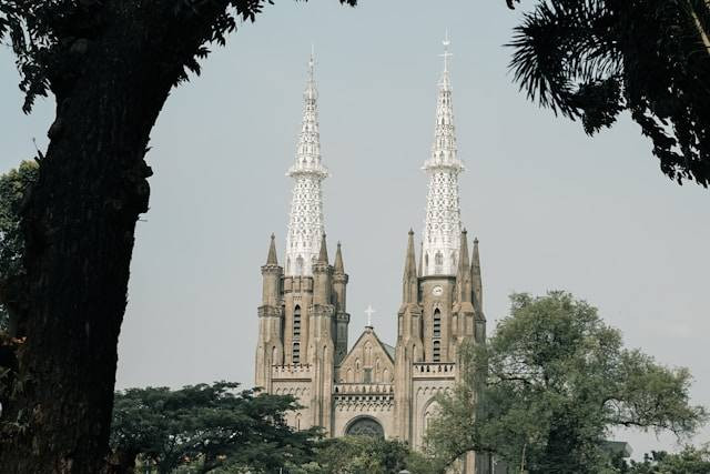 Jadwal misa Katedral Jakarta. Foto: Katedral Jakarta. Sumber: Unsplash/Yusron El Jihan