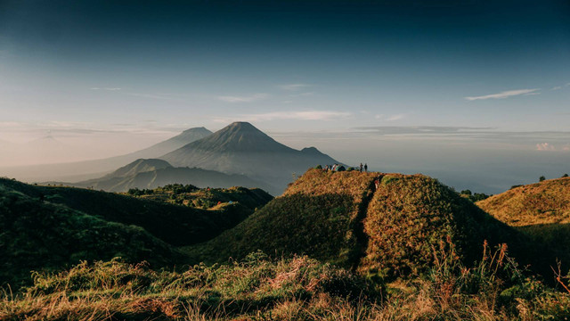 Gunung Prau berapa mdpl? Foto Gunung Prau. Sumber: Unsplash/Andri Hermawan