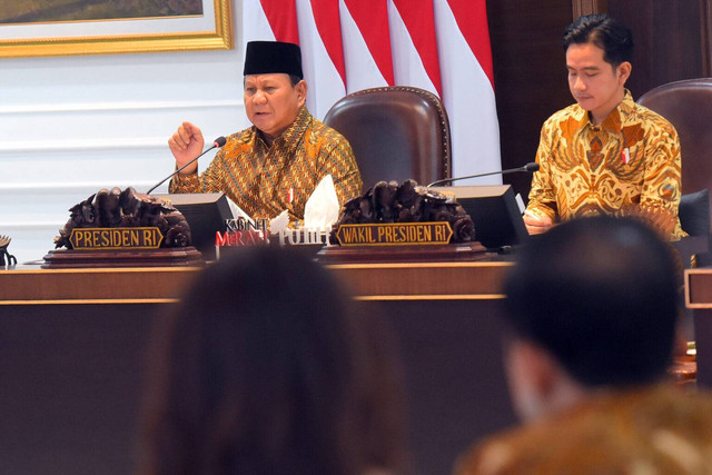 Prabowo-Gibran saat pertama kali memimpin rapat kabinet Merah-Putih (Foto diambil dari: Humas Sekretariat Kabinet)